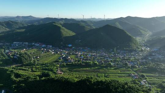 航拍千山山谷村庄风景