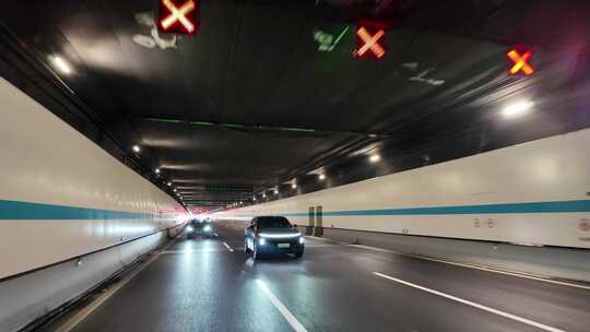 汽车在隧道穿梭飙车开车第一视角马路公路道视频素材模板下载