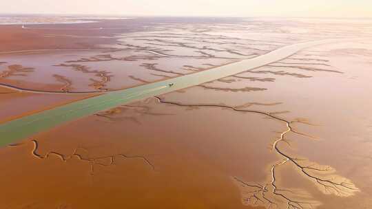 航拍黄河入海口湿地游船