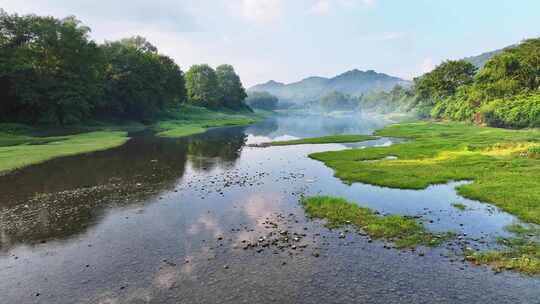 清澈小溪山泉水河流流淌大自然