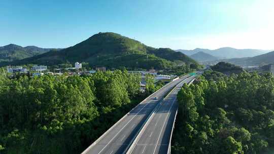 高速公路航拍道路车流大气公路风景自然风光