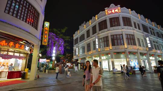 广西南宁兴宁路骑楼老街步行街夜景夜市街景