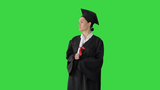 女学生在绿幕下挥舞着毕业证书视频素材模板下载