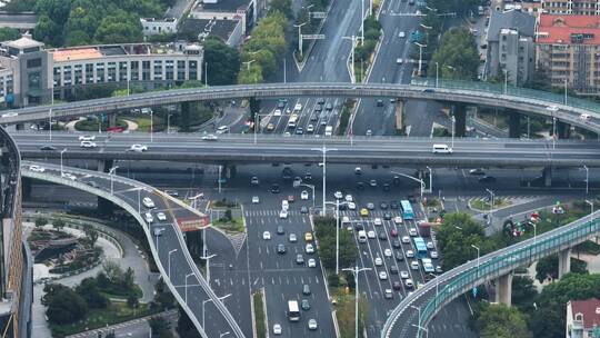 航拍繁忙的城市立交桥道路车流