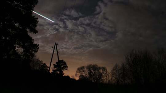 夜晚野外杂草机场郊外航班夜空延时