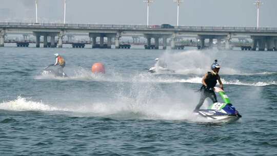 水上摩托艇比赛冲浪激情乘风破浪