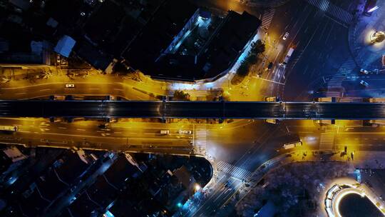 上海虹口足球场地铁线夜景