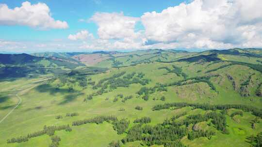 新疆北疆阿勒泰喀纳斯山谷森林草原风景航拍