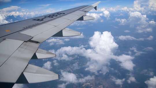飞机窗外的高空美景