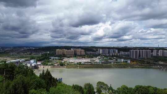 四川绵阳城市一角河流