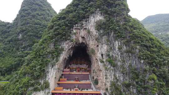 航拍贵州兴义万峰林大山里的寺庙风光