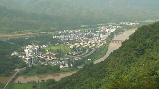 安徽省黄山市齐云山俯瞰居民村落鸡鸣