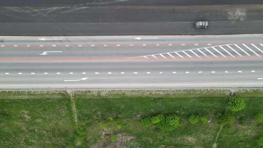 无人机拍摄道路上的交通