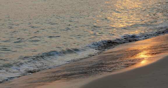 日落时分的沙滩