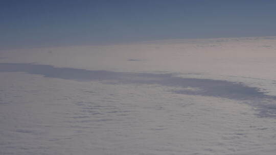 飞机上航拍云海