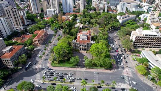 巴西贝洛奥里藏特米纳斯吉拉斯的城市景观。市中心首府。