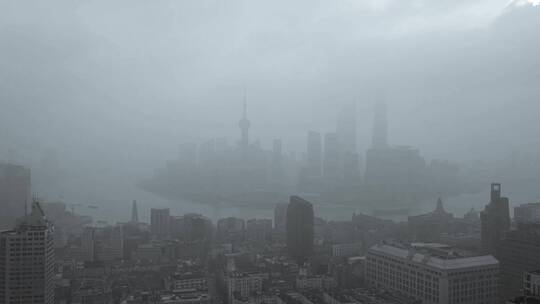 上海天际线大雾天