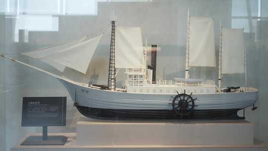 博物馆内展示轮船模型视频素材模板下载