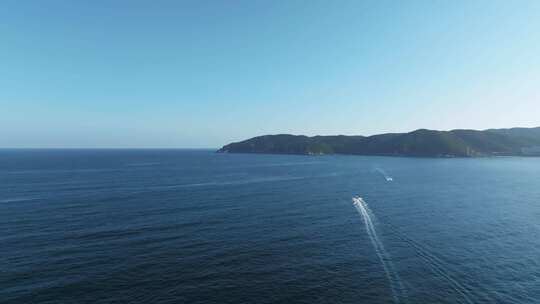 航拍三亚亚龙湾游艇在蓝色大海上航行