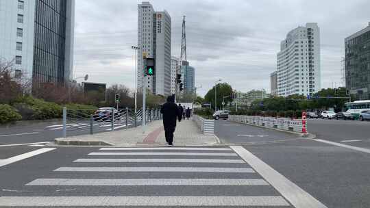 行人过马路视频素材模板下载