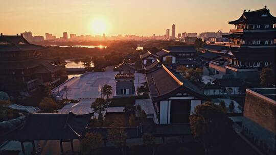 航拍夕阳余晖下的广州文化馆新馆