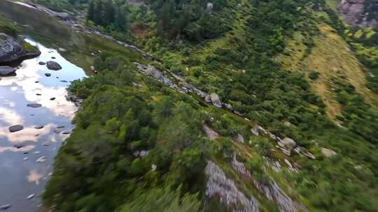 FPV无人机航拍森林高山湖泊河流瀑布峡谷