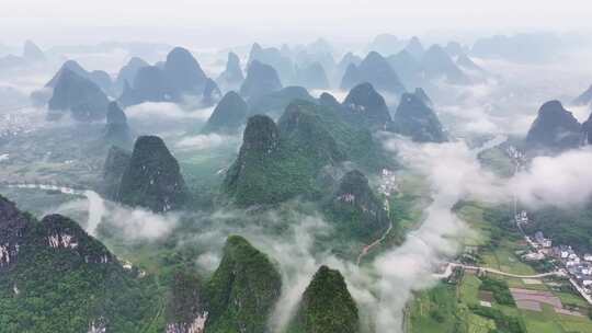 桂林山水阳朔遇龙河鸟瞰图群山云海云雾