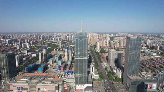 城市街道上空鸟瞰全景