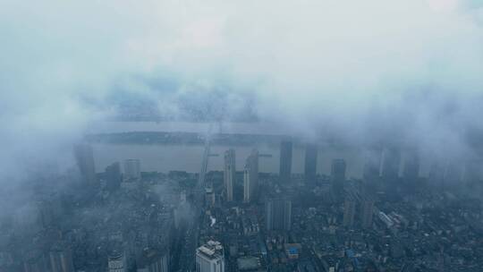 城市地标航拍长沙湘江全景云雾缭绕实拍视频