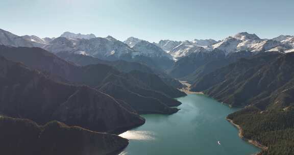 天山天池秋景航拍