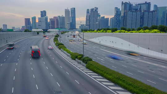 多车道高速公路的夜间交通