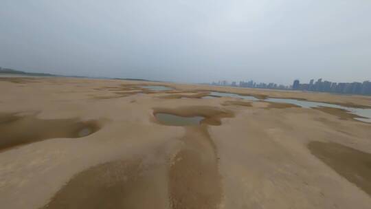 【fpv】穿越城市干枯的河床视频素材模板下载