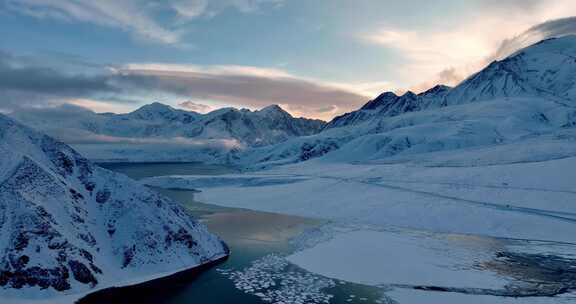 新疆帕米尔高原昆仑雪山白沙湖日出航拍