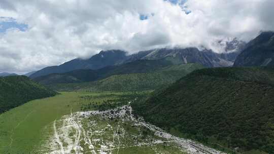 山峰高山蓝天白云云彩彩云山脉草原森林