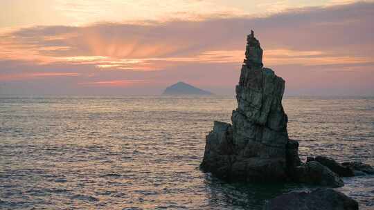 海浪拍打岩石 海浪拍打礁石 浪翻滚