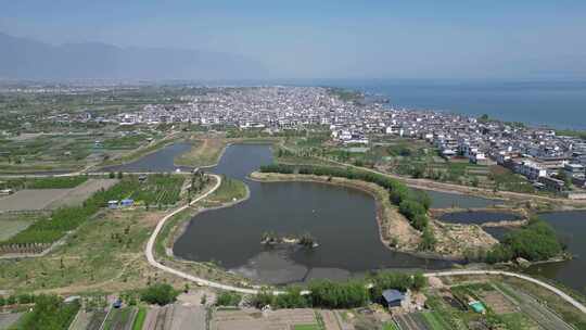 大理洱海边才村民宿建筑风光