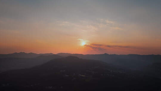 大山夕阳落日余晖