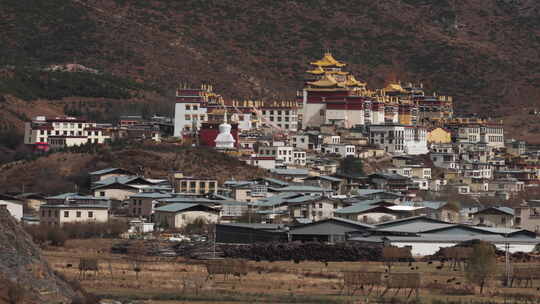 香格里拉 松赞林寺摇景