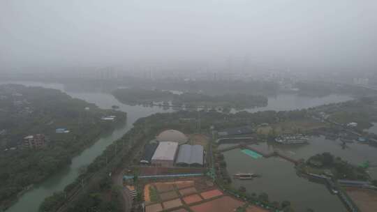 雨雾中的广东东江流域航拍