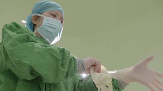 唯美手术室穿手术衣戴手套剖腹产手术妇产科