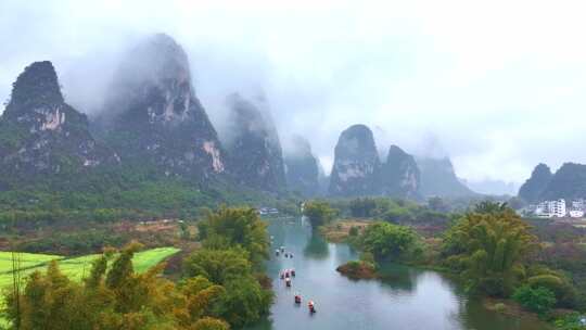 航拍春天广西桂林阳朔遇龙河竹筏漂流