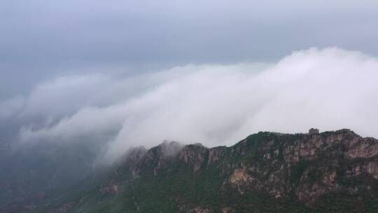 北京司马台长城夏季日出云海震撼景观