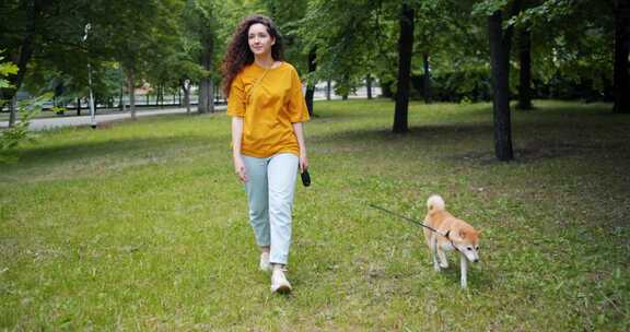 柯基犬，狗，宠物，女人