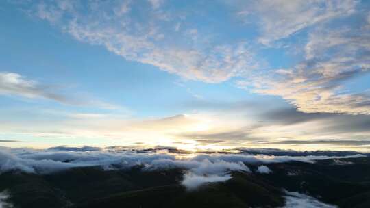 黎明航拍四川西部色达县高山云海朝霞景观