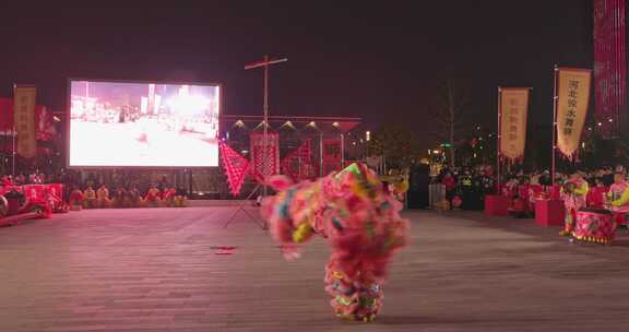 夜间广场广东佛山醒狮舞狮表演中国非遗文化