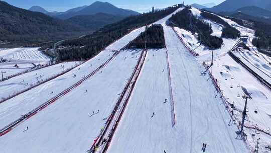 冬季滑雪场人流量移动延时