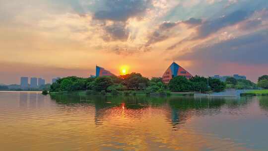 东莞松山湖航拍夕阳中的松山湖落日