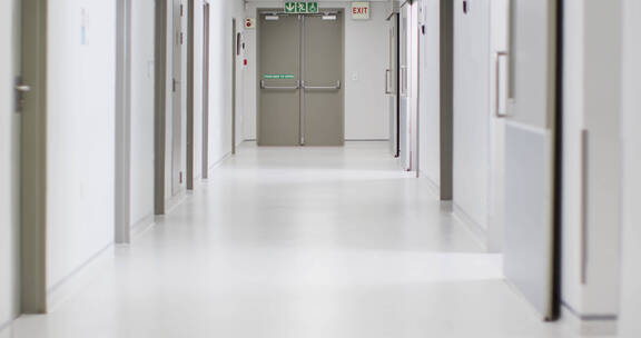 医院内空荡的手术室走廊实拍空镜头
