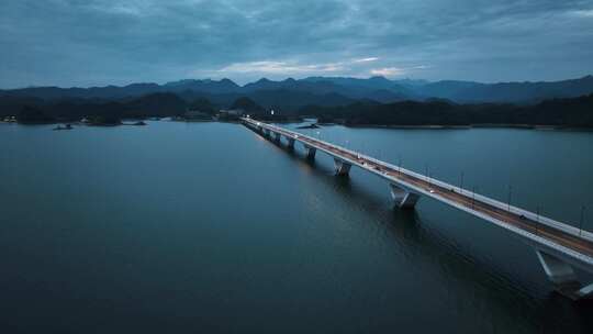 航拍杭州淳安县千岛湖大桥城市夜晚风景4K