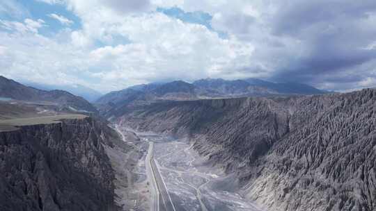 新疆独山子大峡谷